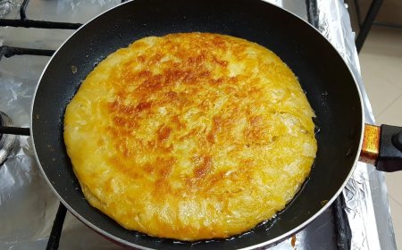 طريقة عمل فطيرة الطاسة بسهولة في المنزل.. وصفة اقتصادية بطعم الفطير المشلتت الأصلي