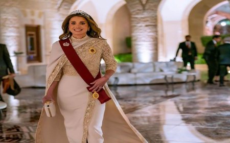 إطلالة الملكة رانيا تخطف الأنظار في شوارع عمان بين الأناقة والبساطة