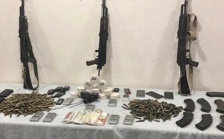 القوات الامنية تقتحم منزل "أبو درع" شرقي بغداد وتصادر اسلحة وذخائر