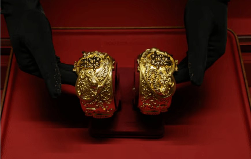 تراجع سعر الذهب عالميًا مع صعود الدولار وترقب حذر للمحادثات الأمريكية الإيرانية