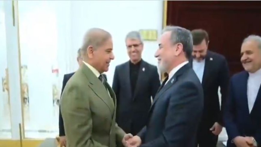 رئيس وزراء باكستان محمد شهباز شريف يلتقي وزير خارجية إيران في إسلام آباد