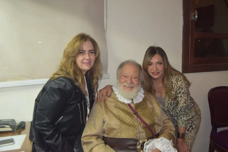 ليلى علوي في حضرة من يحيى الفخراني.. لحظات إنسانية مؤثرة داخل عرض “الملك لير”