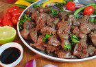 طريقة عمل كبدة دجاج بالبصل بالمقلاة بخطوات سهلة وطعم شهي في المنزل