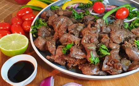 طريقة عمل كبدة دجاج بالبصل بالمقلاة بخطوات سهلة وطعم شهي في المنزل