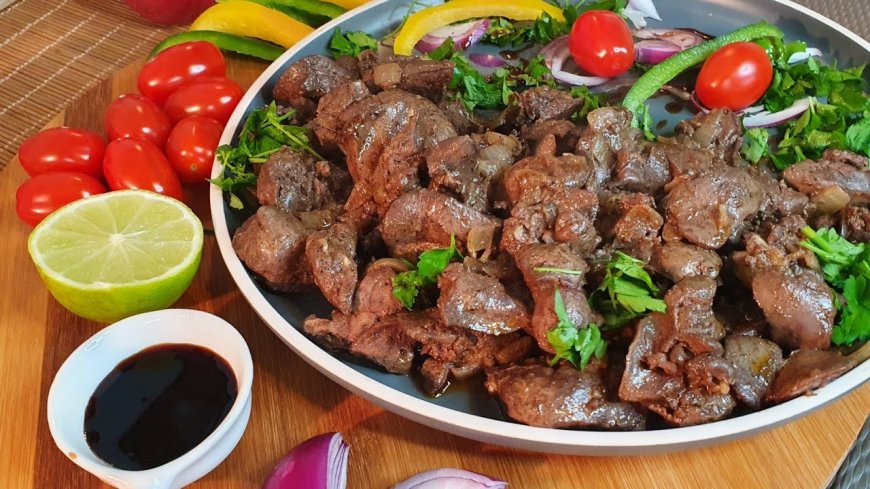 طريقة عمل كبدة دجاج بالبصل بالمقلاة بخطوات سهلة وطعم شهي في المنزل