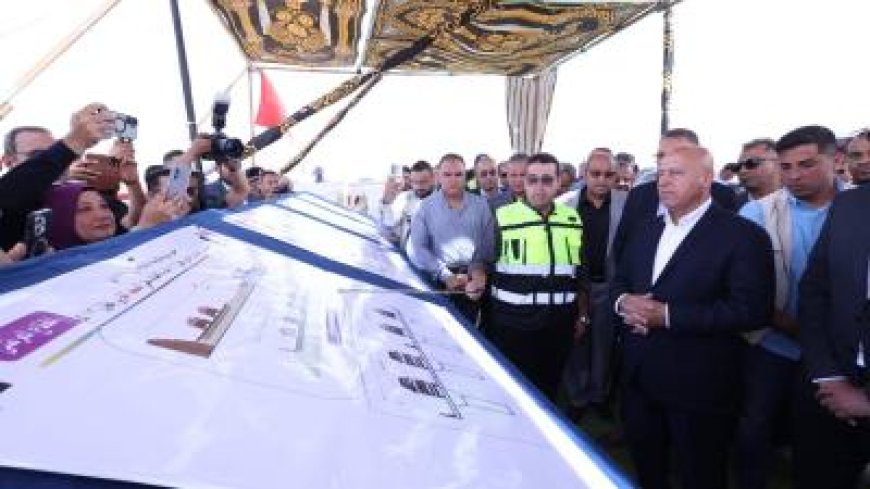 "امشي خالص من قدامي".. وزير النقل المصري يثير الجدل بعد توبيخ مهندس في جولة ميدانية