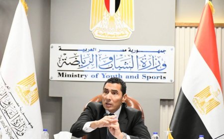 وزير الرياضة يبحث حلول مديونيات الأندية لضمان الاستقرار المالي