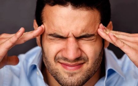 متى يكون الصداع مؤشرًا لمرض خطير؟.. حسام موافي يجيب