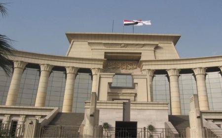 المحكمة الإدارية العليا تؤكد مبدأ عدم جواز وقف أجر الموظف