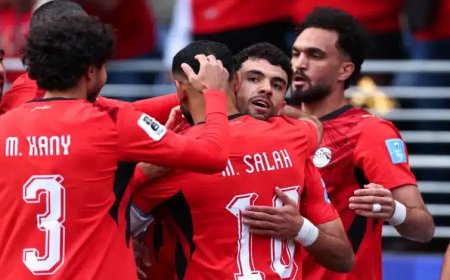 محمد عبد المنعم يغادر مباراة مصر وإيران مصابًا