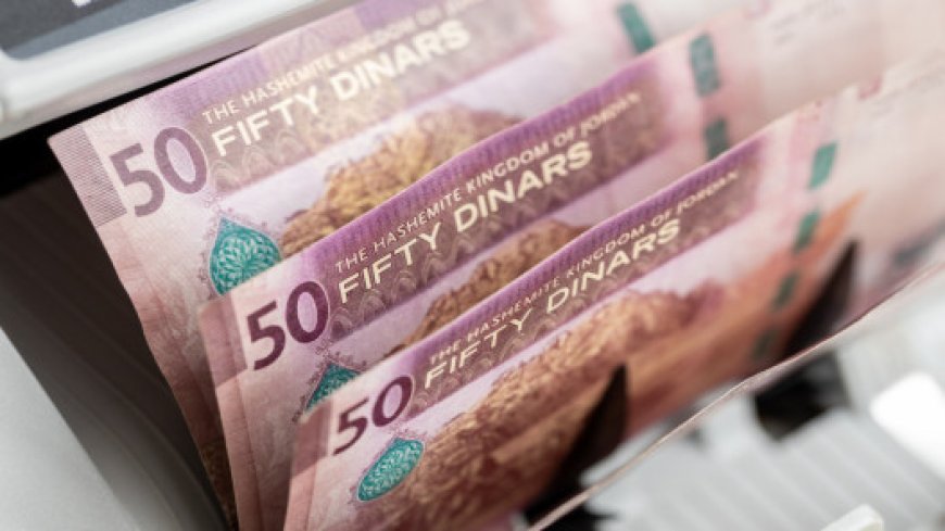 تفاصيل زيادة راتب الموظفين والمتقاعدين الأقل من 600 دينار بالأردن