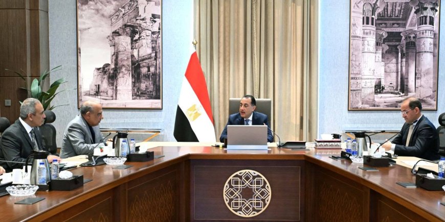 "مدبولي" يتابع توفير التمويل لمشروعات الطاقة المتجددة