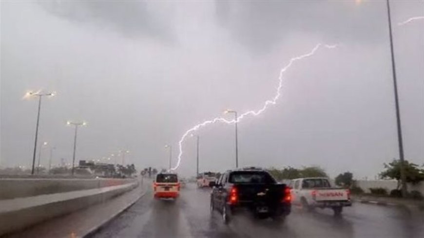 عاصفة رعدية تضرب جنوب السعودية اليوم بقوة