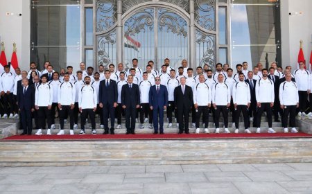 من التكريم إلى الغداء.. كواليس لقاء الرئيس السيسي بمنتخب مصر في العلمين