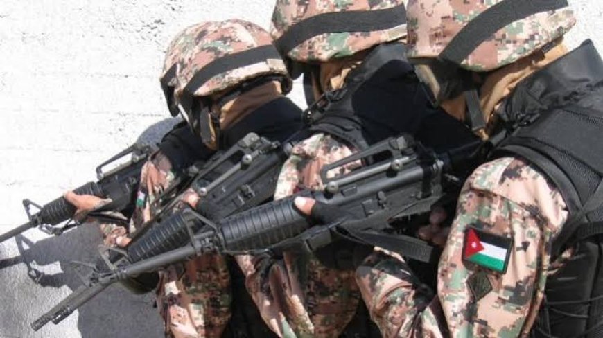 الجيش الأردني يعترض 3 صواريخ إيرانية.. استنفار عسكري وتأمين مواقع سقوط الشظايا