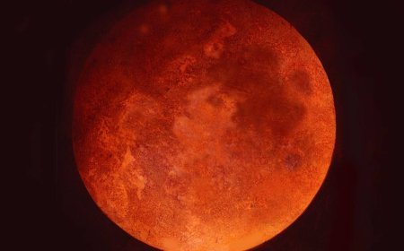آخر خسوف جزئي للقمر في 2026 .. موعد الرصد من مصر