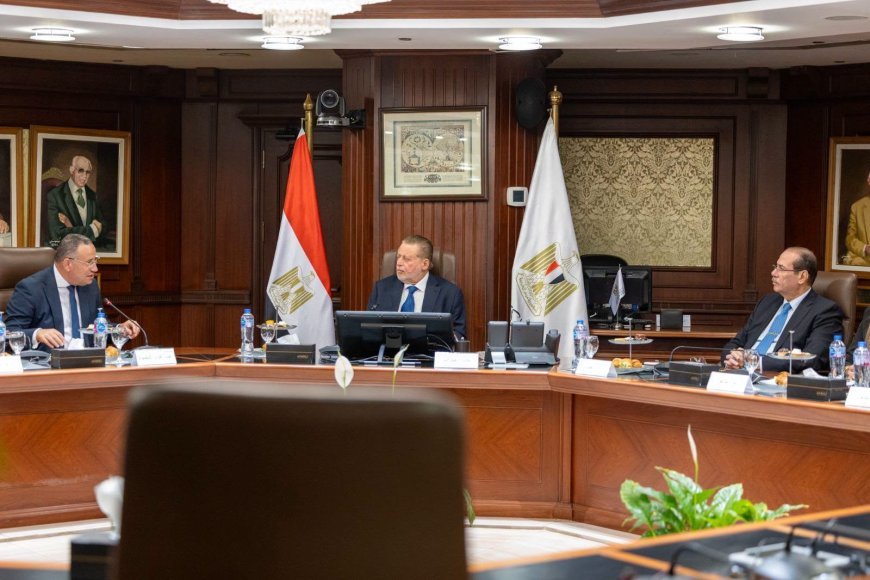 البنك المركزي و"التعليم العالي" يبحثان التوسع في "منحة علماء المستقبل" واستقبال دفعة جديدة بالعام الجامعي 2026-2027