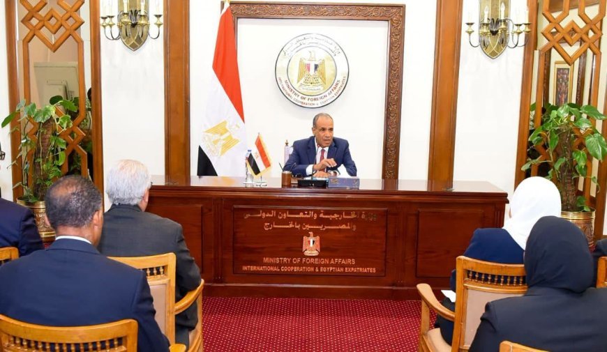 وزير الخارجية يجتمع مع قطاع التعاون الدولي بالوزارة