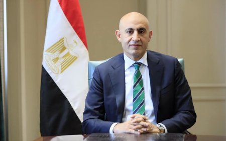 التعليم: فصل الطالب عامًا دراسيًا كاملًا حال تصوير المعلم داخل المدرسة