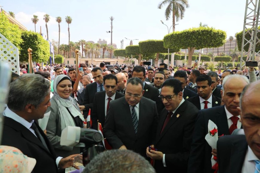 وزير التعليم العالي يتفقد جامعة القاهرة استعدادًا للدراسة