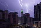 عاصفة رعدية تضرب السعودية وتحذيرات عاجلة من السيول والضباب