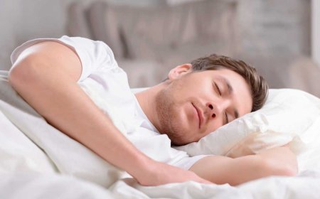 النوم الكثير مش دايمًا راحة.. حسام موافي يكشف الأسباب