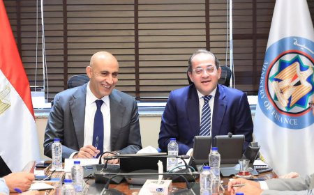 وزيرا المالية والتعليم يبحثان زيادة مرتبات المعلمين