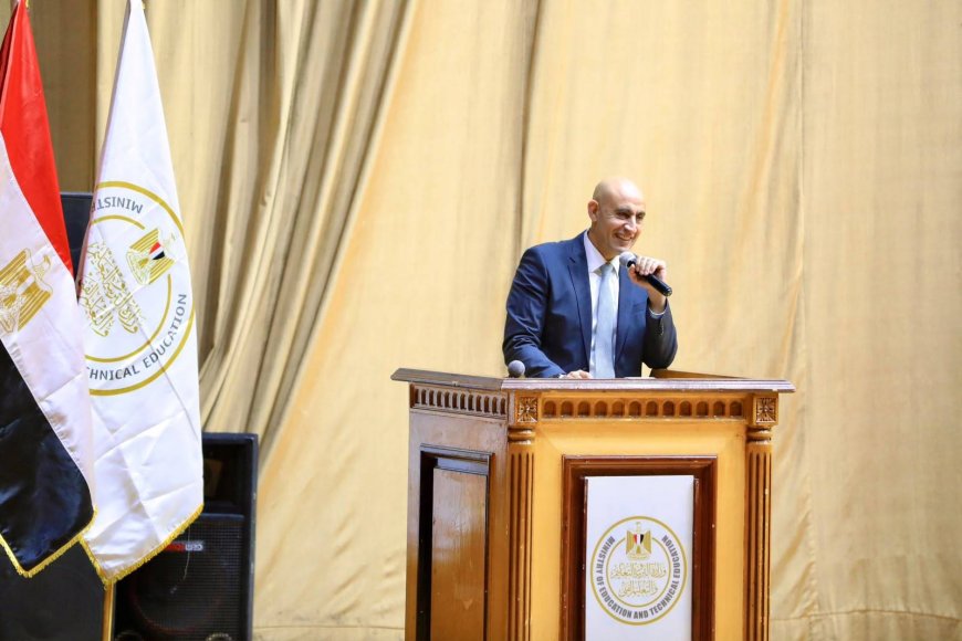 وزير التعليم يحسم الجدل حول مواد المدارس الدولية والمجموع