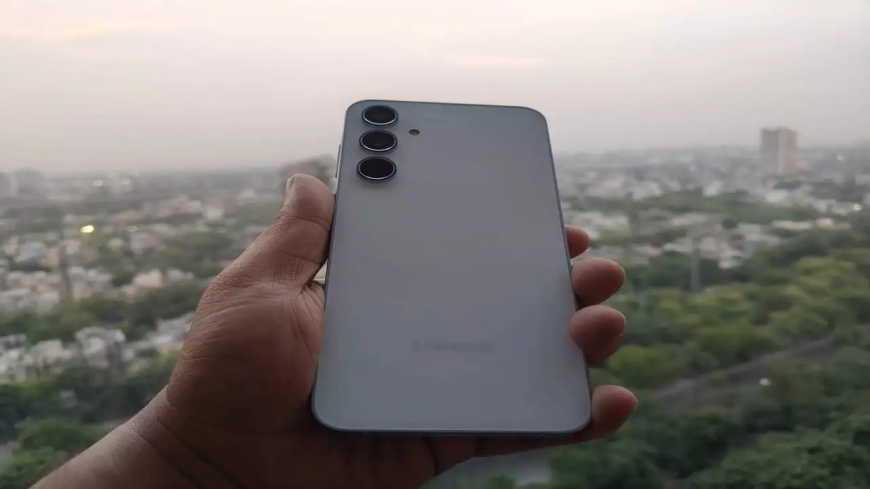 Samsung Galaxy A55 5G.. مواصفات قوية وعيوب تكشف مفاجآت